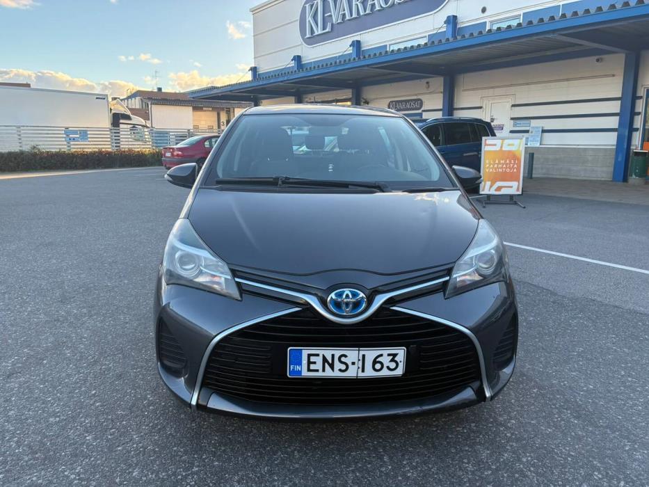 TOYOTA Yaris 2015