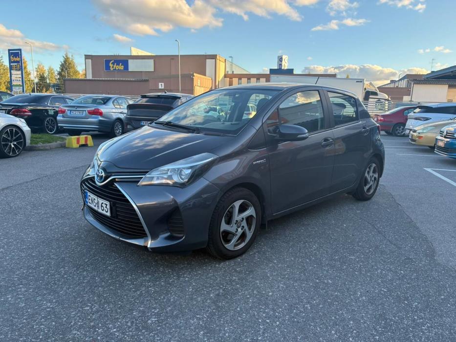 TOYOTA Yaris 2015