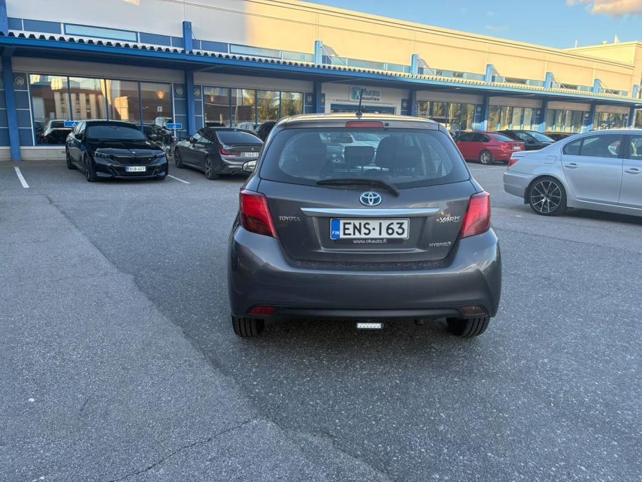 TOYOTA Yaris 2015