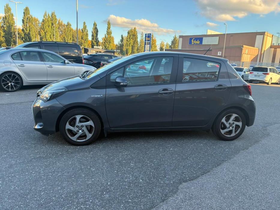 TOYOTA Yaris 2015