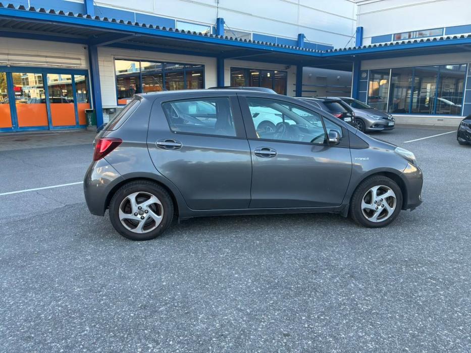 TOYOTA Yaris 2015
