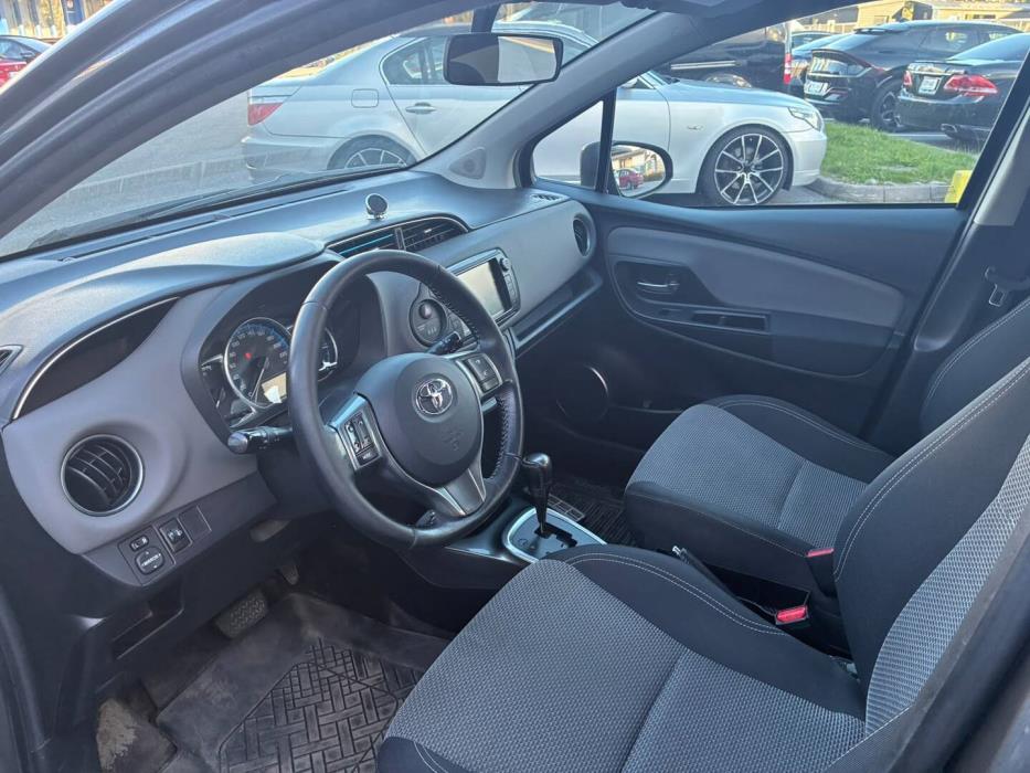 TOYOTA Yaris 2015