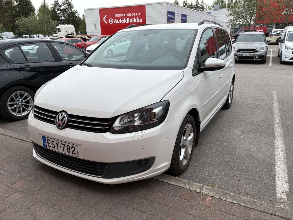 VOLKSWAGEN Touran 2012