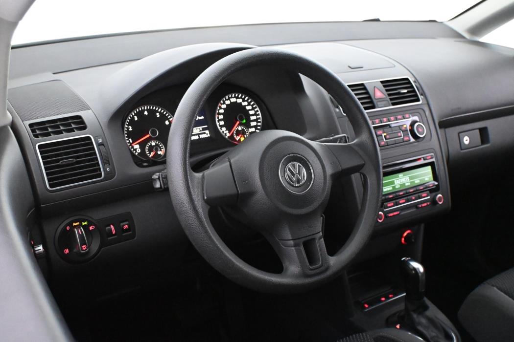 VOLKSWAGEN Touran 2012