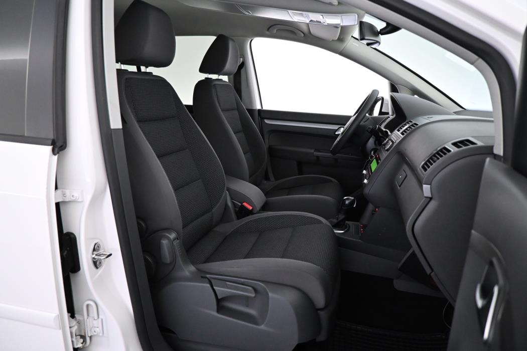 VOLKSWAGEN Touran 2012