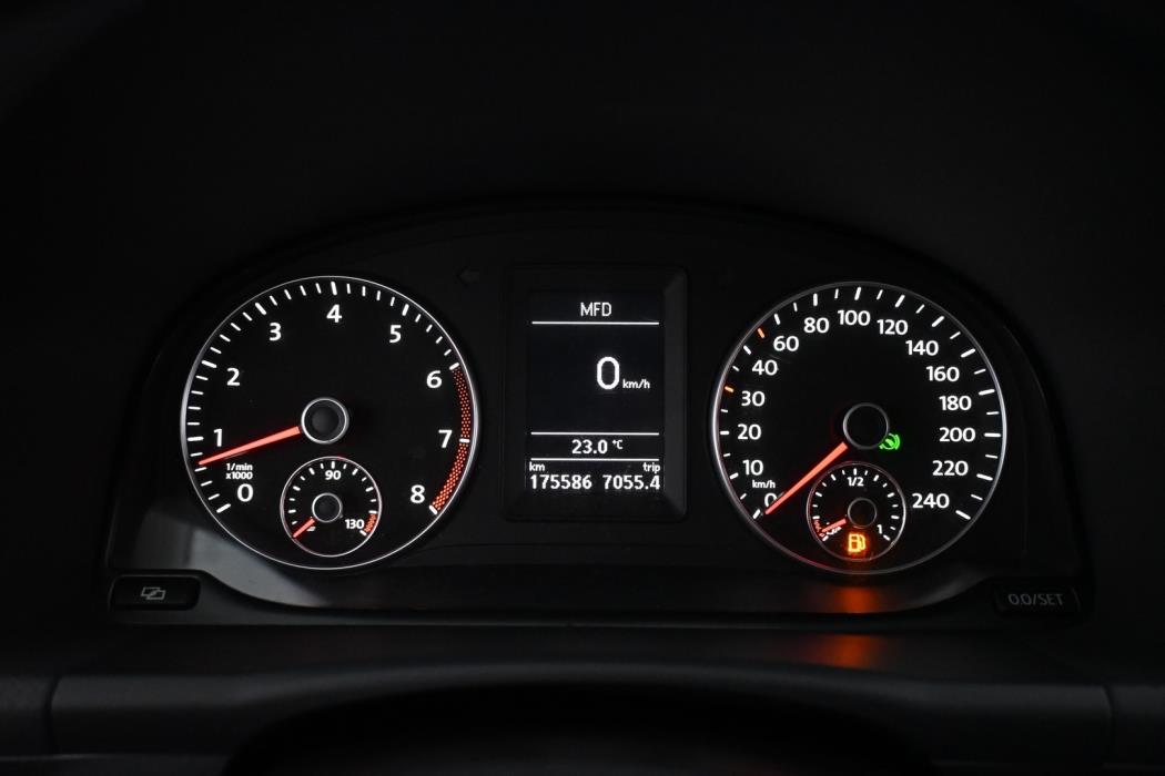 VOLKSWAGEN Touran 2012