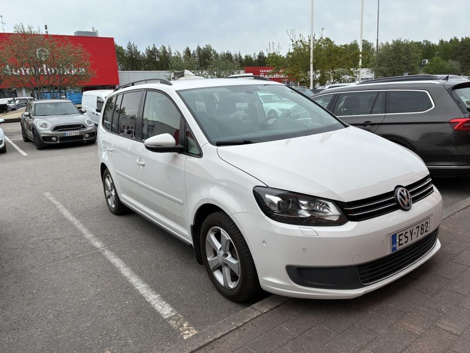 VOLKSWAGEN Touran 2012