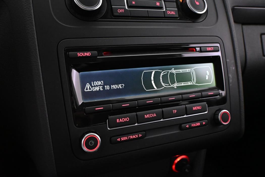 VOLKSWAGEN Touran 2012