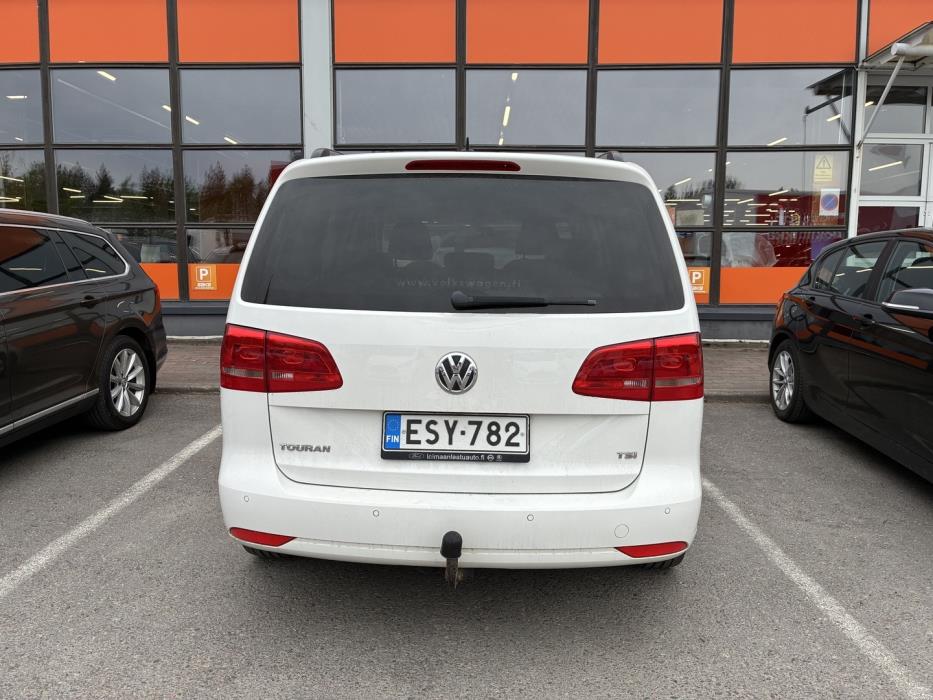 VOLKSWAGEN Touran 2012