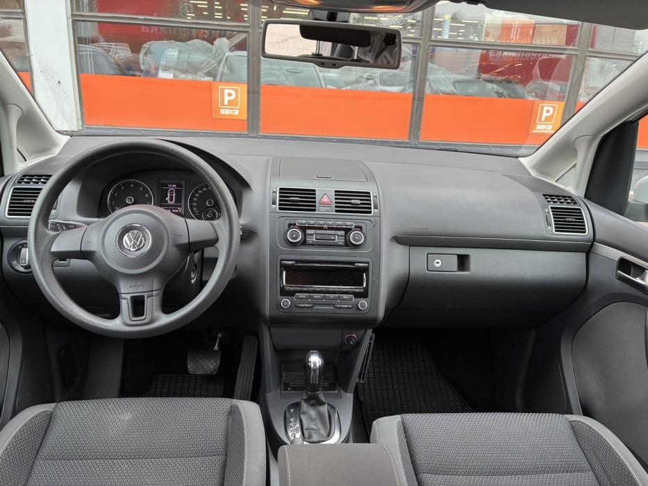 VOLKSWAGEN Touran 2012