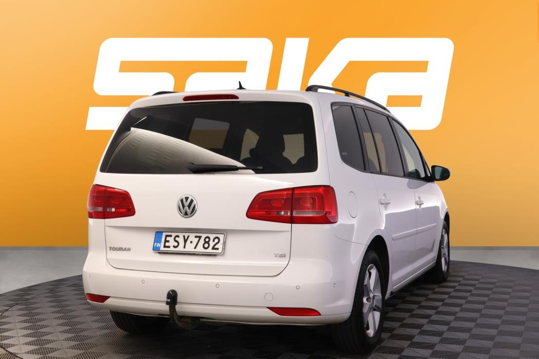 VOLKSWAGEN Touran 2012