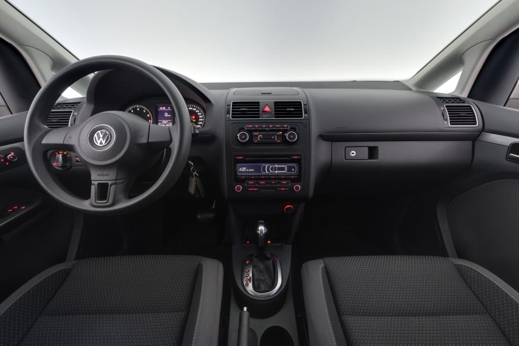 VOLKSWAGEN Touran 2012