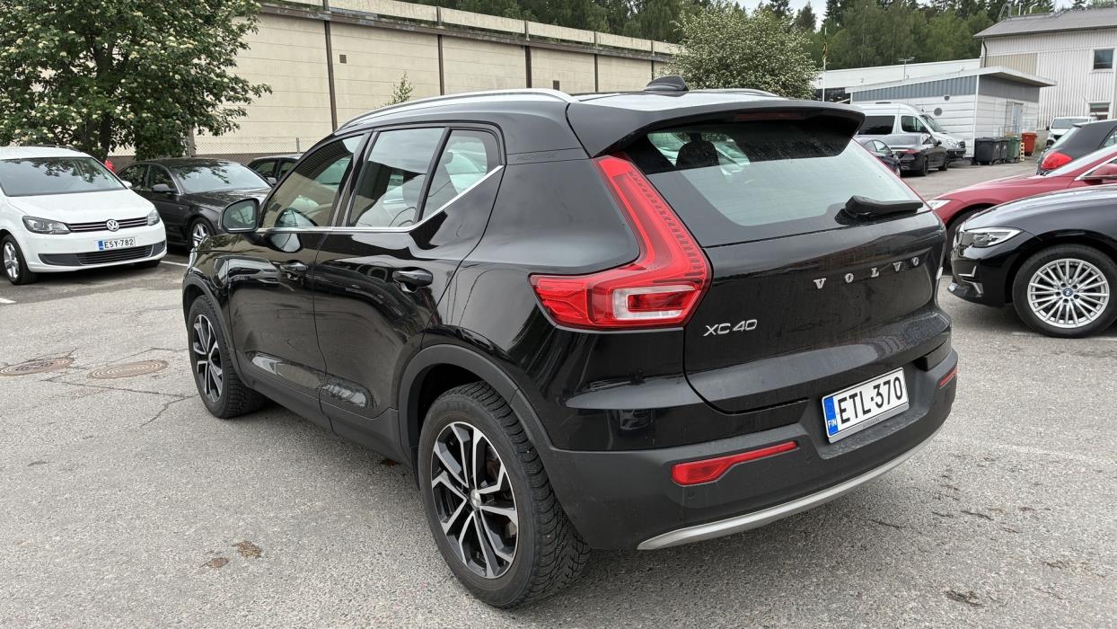 VOLVO XC40 2021