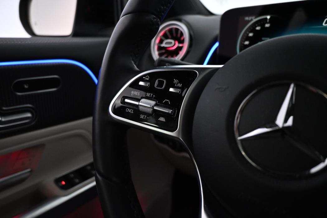MERCEDES-BENZ EQB 2023