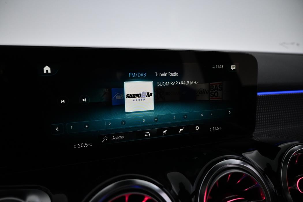 MERCEDES-BENZ EQB 2023