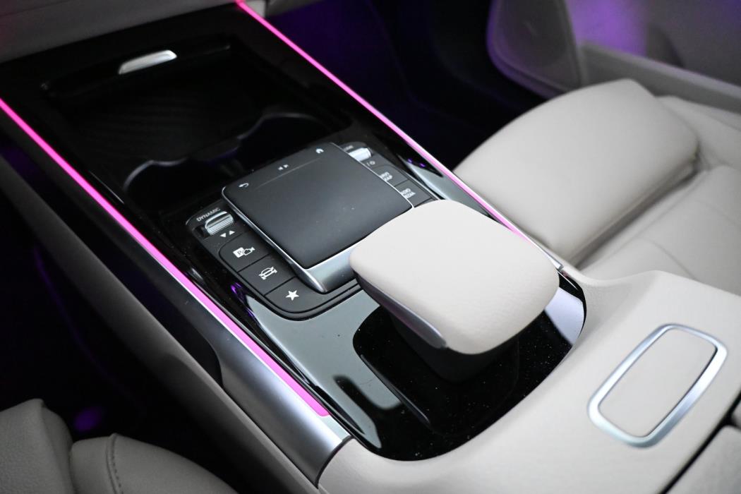 MERCEDES-BENZ EQB 2023