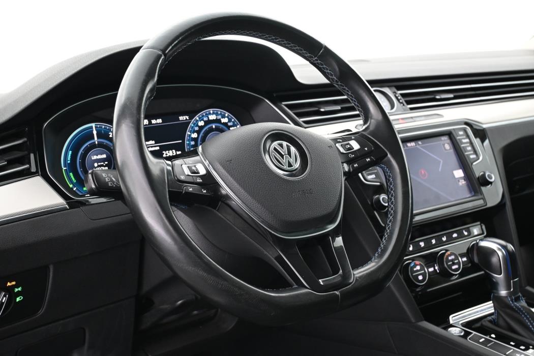 VOLKSWAGEN Passat 2017