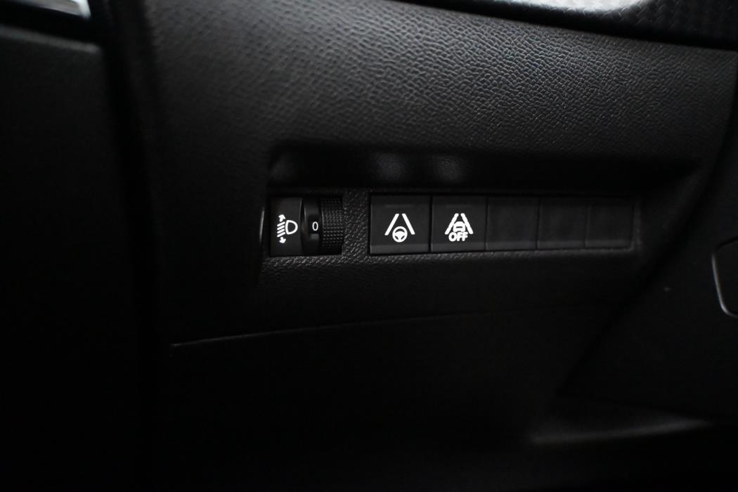 PEUGEOT 2008 2021