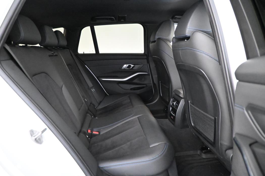 BMW 330 2023