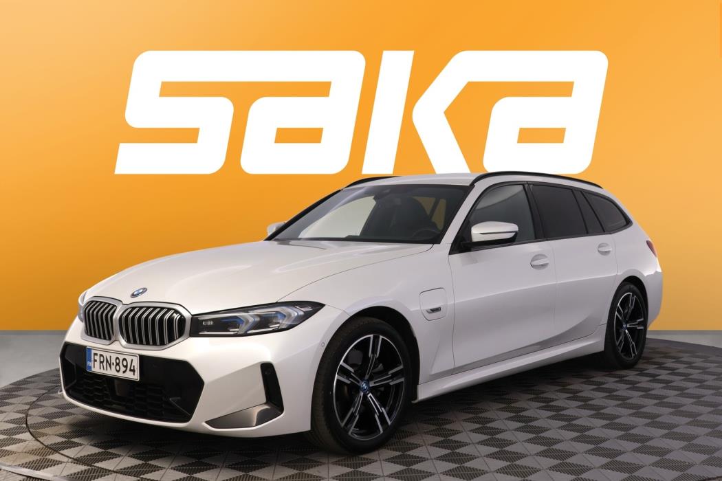 BMW 330 2023