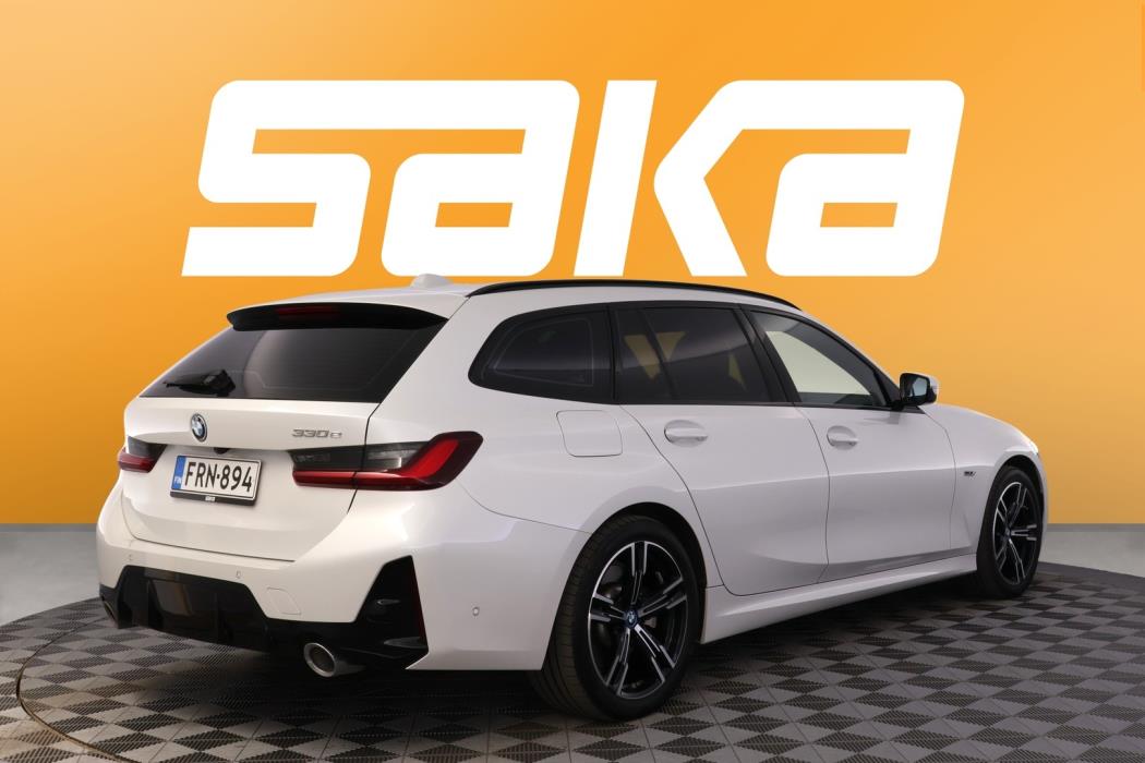 BMW 330 2023