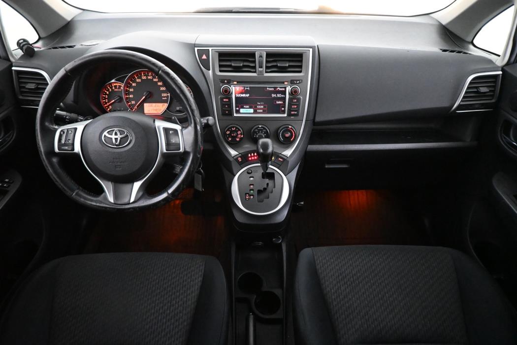 TOYOTA Verso-S 2012