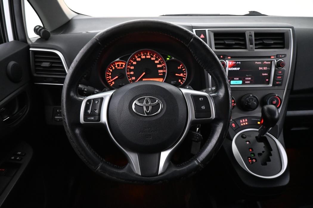 TOYOTA Verso-S 2012