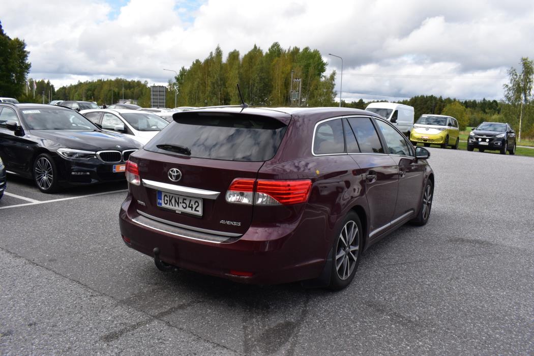 TOYOTA Avensis 2012