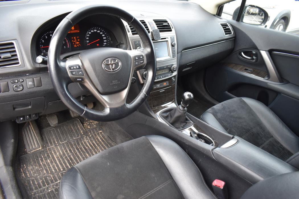 TOYOTA Avensis 2012