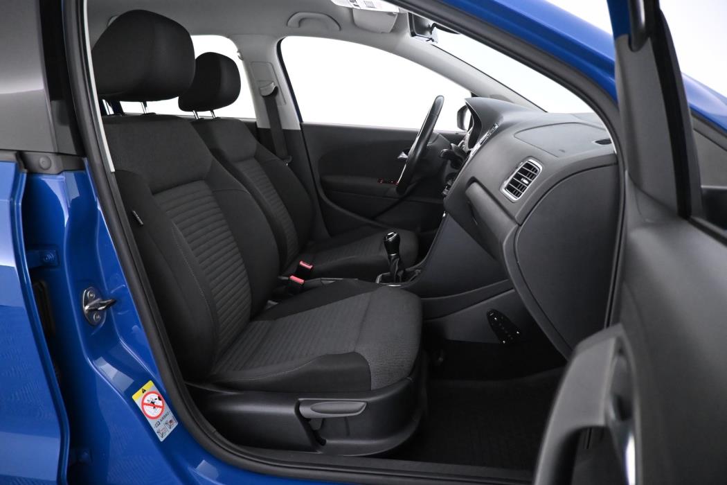 VOLKSWAGEN Polo 2013