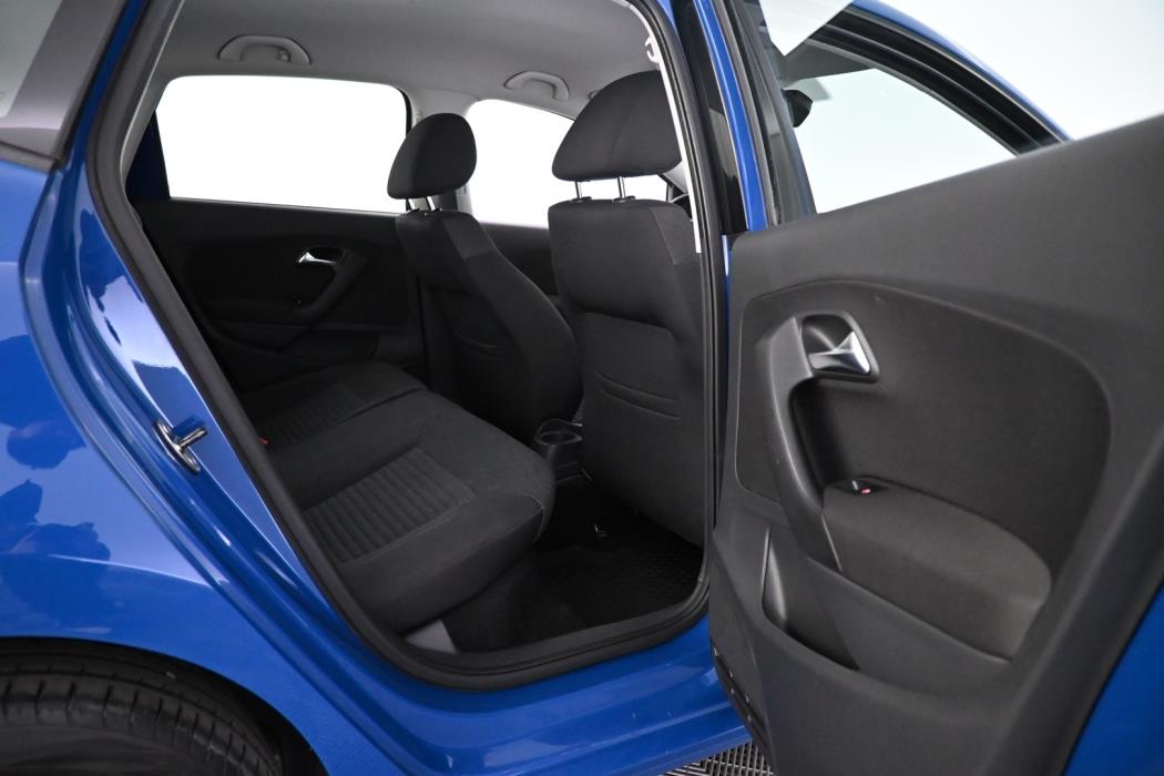VOLKSWAGEN Polo 2013