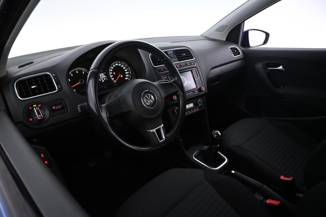 VOLKSWAGEN Polo 2013