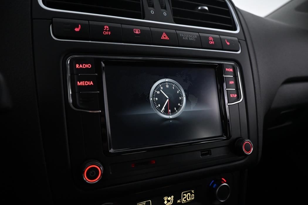 VOLKSWAGEN Polo 2013