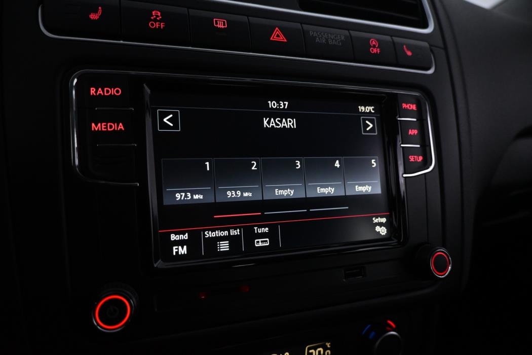 VOLKSWAGEN Polo 2013