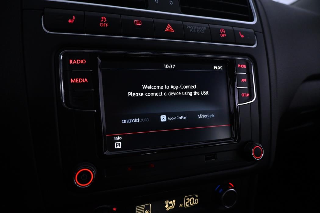 VOLKSWAGEN Polo 2013