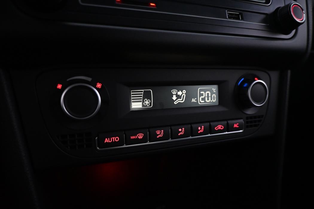VOLKSWAGEN Polo 2013