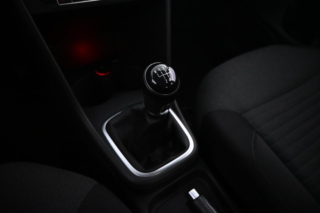 VOLKSWAGEN Polo 2013