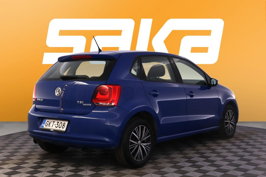 VOLKSWAGEN Polo 2013