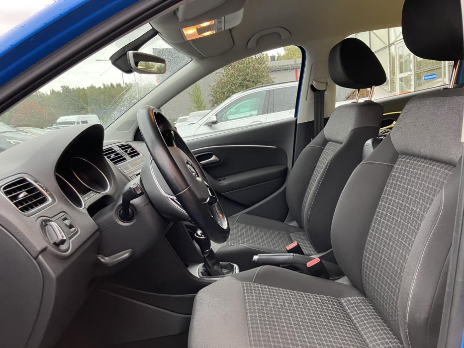 VOLKSWAGEN Polo 2014