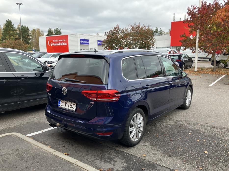 VOLKSWAGEN Touran 2016