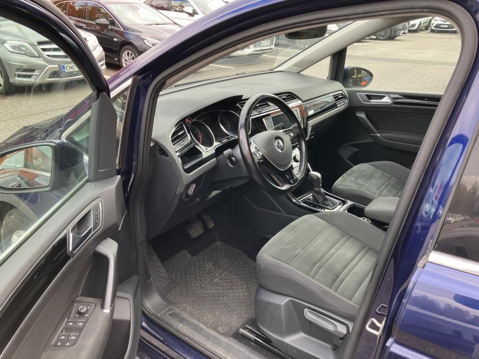 VOLKSWAGEN Touran 2016