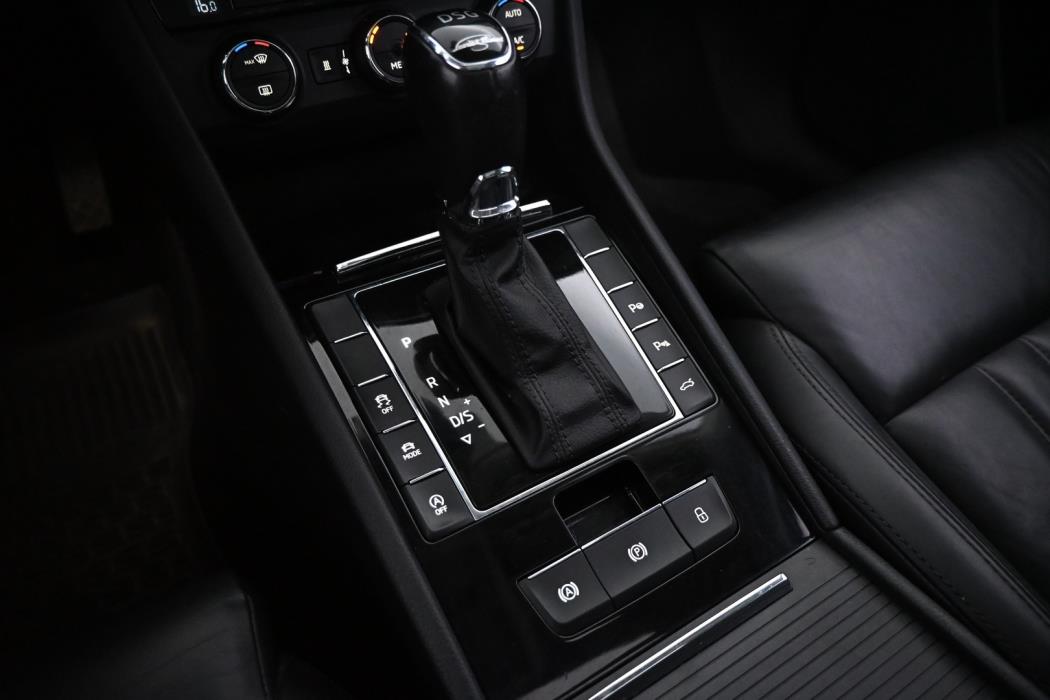 SKODA Superb 2016