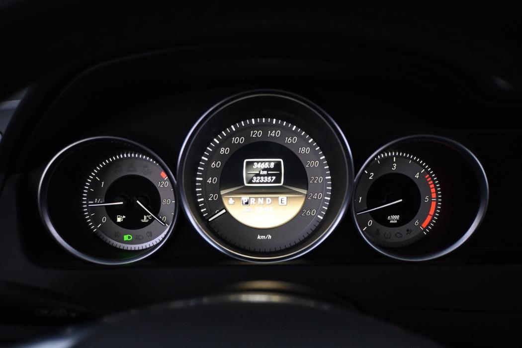 MERCEDES-BENZ C 2012