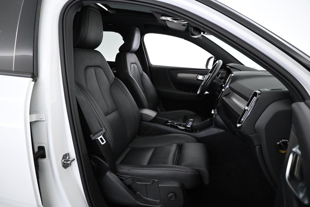 VOLVO XC40 2021