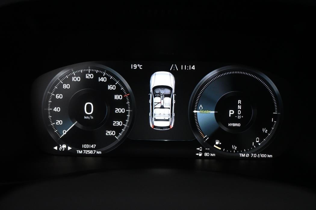 VOLVO XC40 2021