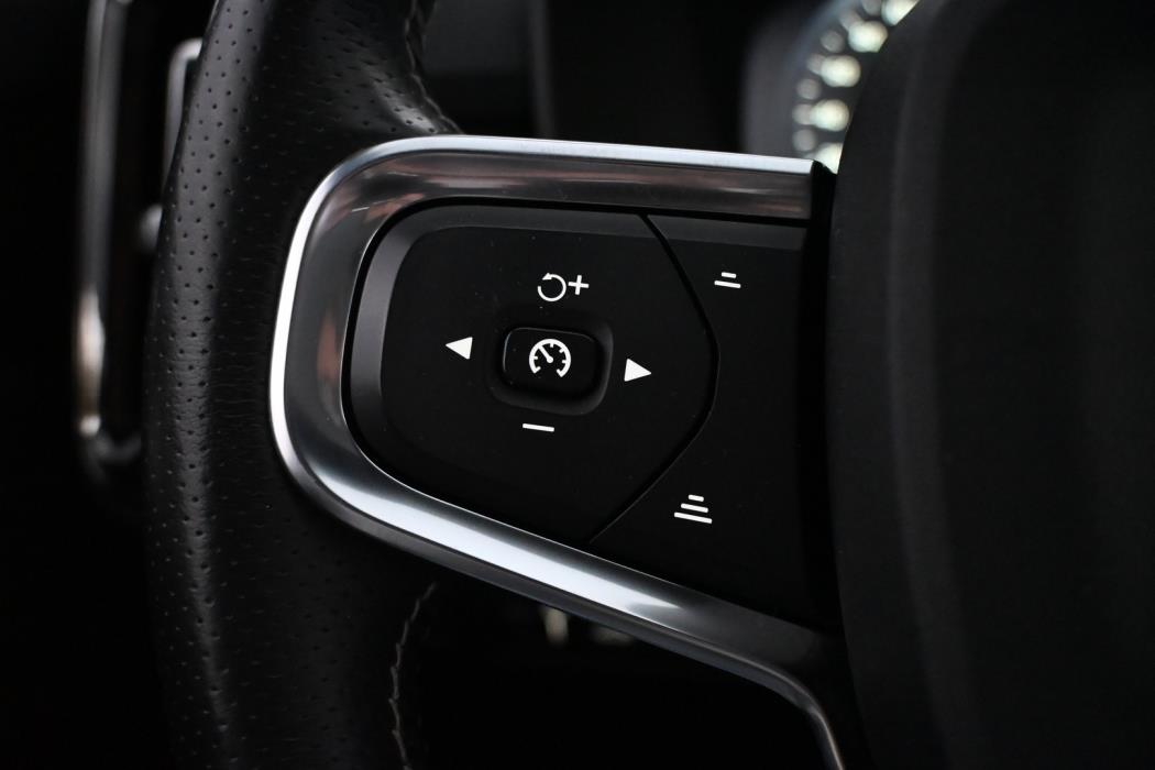 VOLVO XC40 2021
