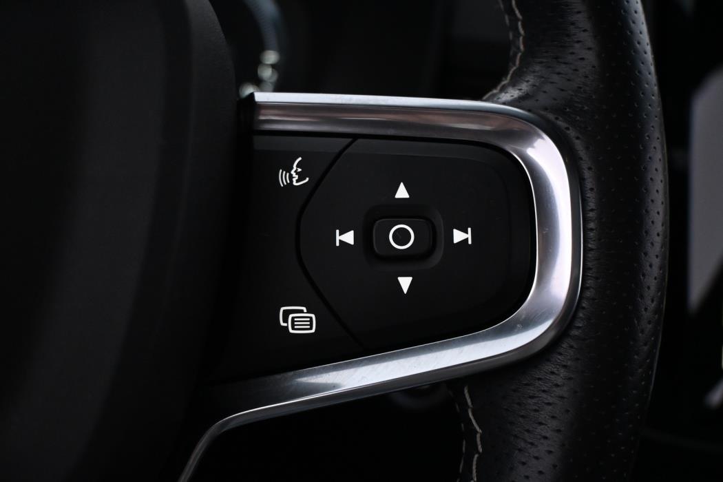 VOLVO XC40 2021
