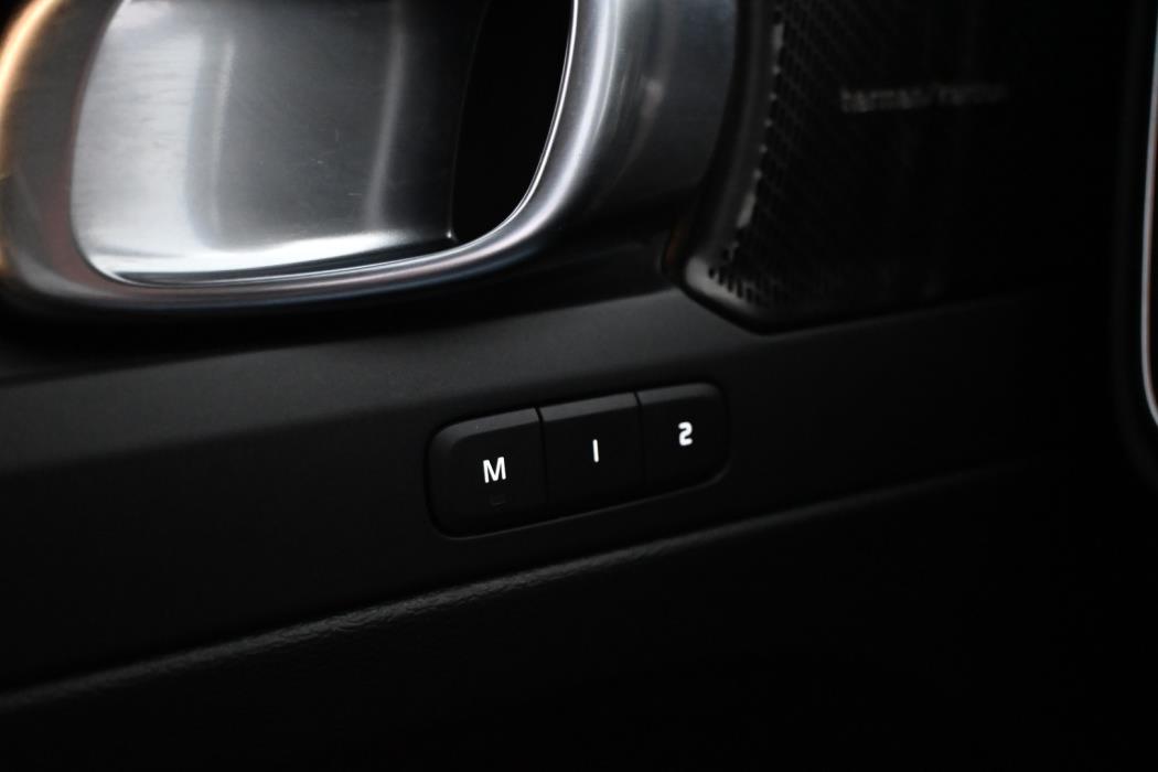 VOLVO XC40 2021