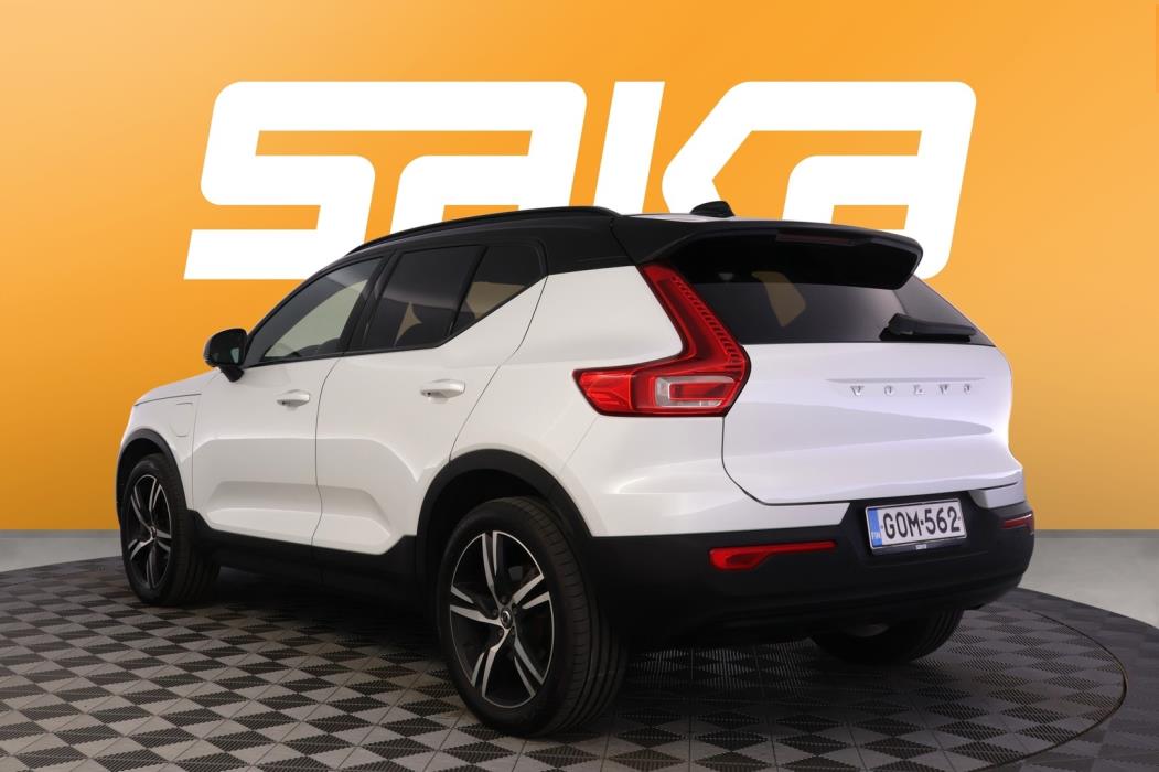 VOLVO XC40 2021