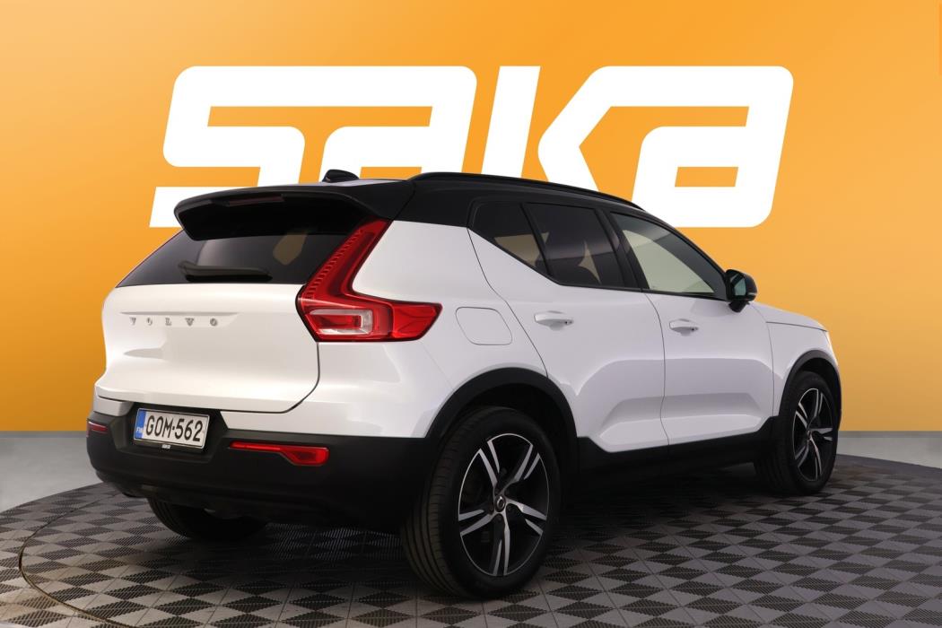 VOLVO XC40 2021